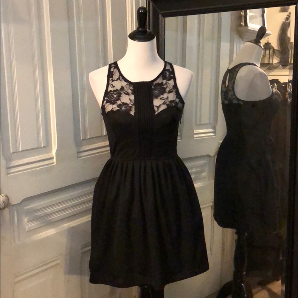 Lace sweetheart neck fit and flare dress